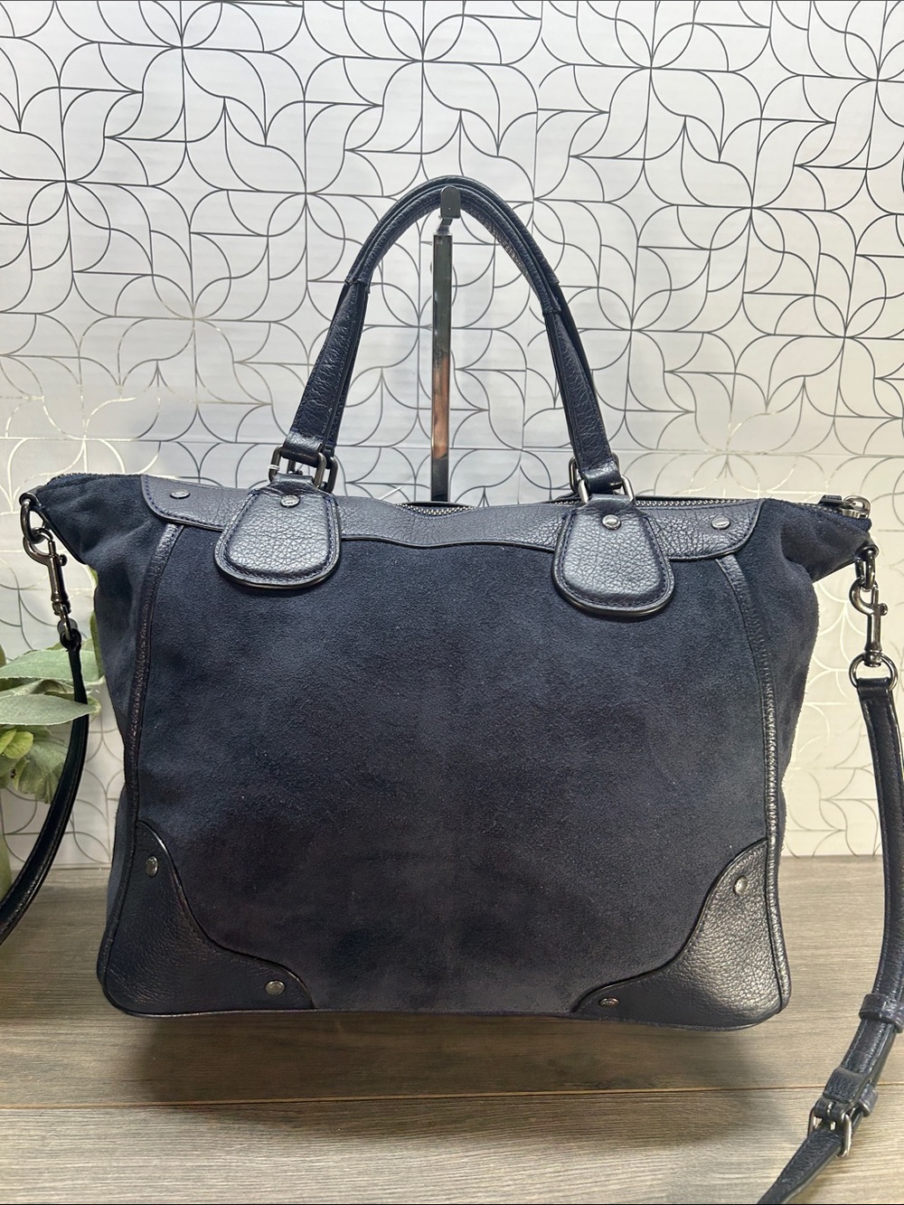 5467 Coach Navy Suede Leather Mickie tote Bag 265975467 - Picture 2 of 13